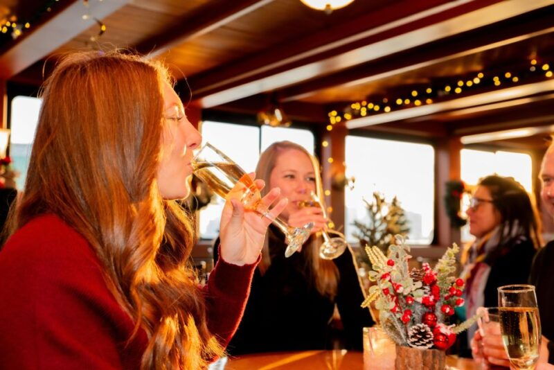 new-york-city-holiday-jazz-classic-motor-yacht-cruise