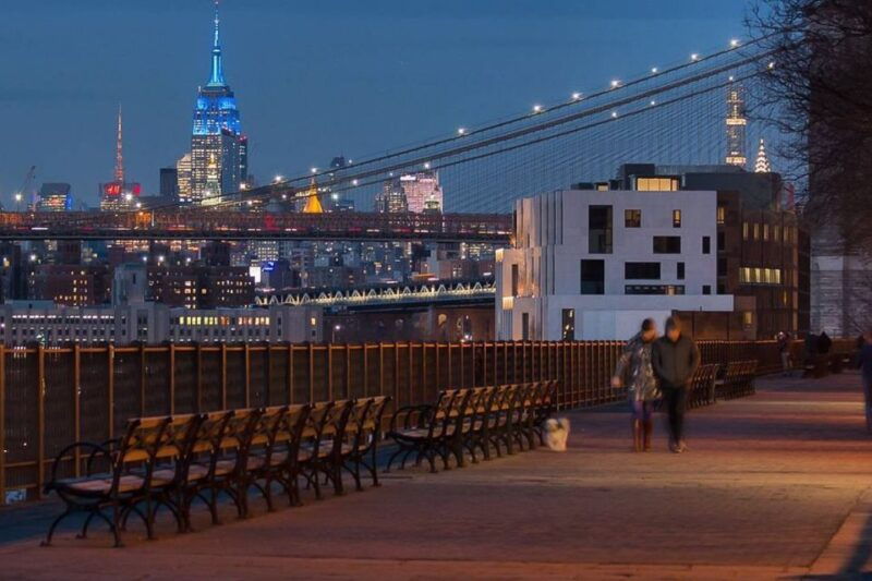 new-york-city-night-skyline-bus-tour-with-pizza-slice