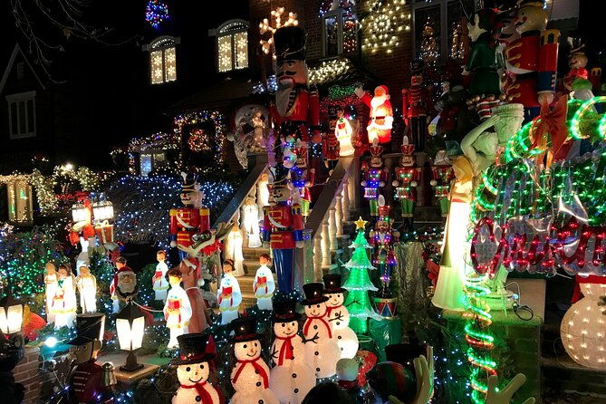 new-york-dyker-heights-christmas-lights-guided-tour