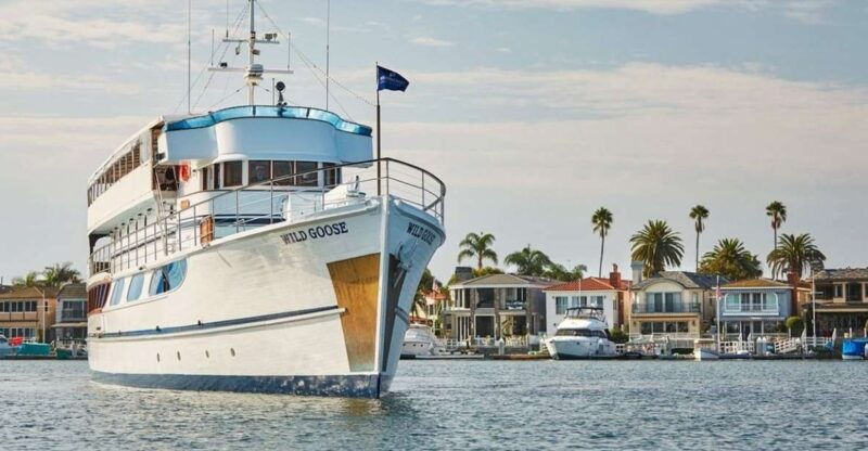 newport-beach-christmas-eve-buffet-brunch-or-dinner-cruise
