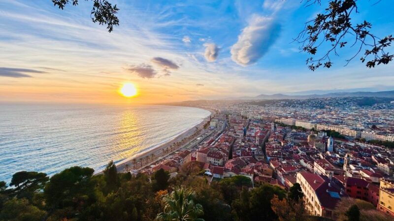 nice-guided-walking-tour-in-english