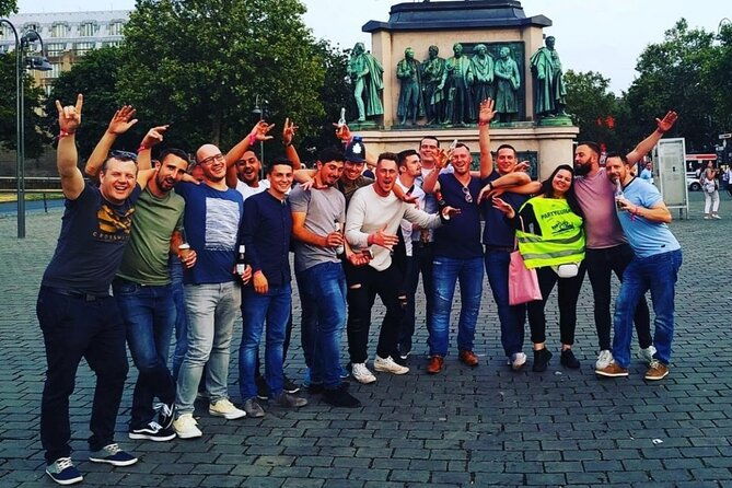 night-pub-crawl-tour-in-cologne-shots-and-party