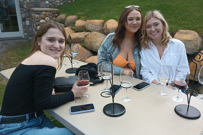 non-bus-traverse-city-singles-mingle-sunset-wine-distillery-tour