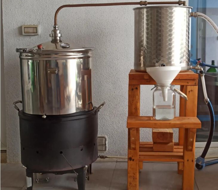 olbia-visit-a-gin-making-factory-with-tasting