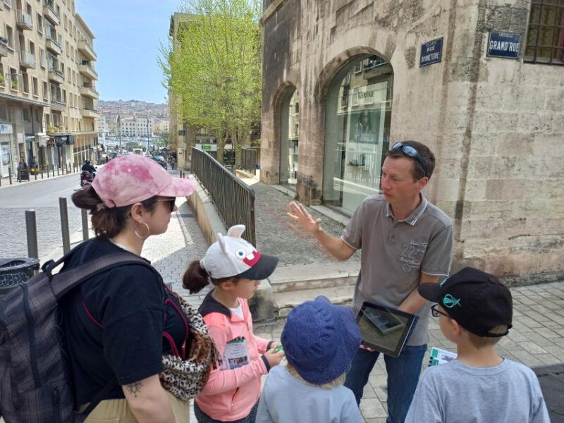 old-marseille-district-tour-and-treasure-hunt