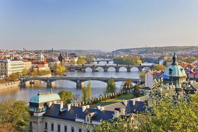 one-hour-boat-tour-on-vltava-river