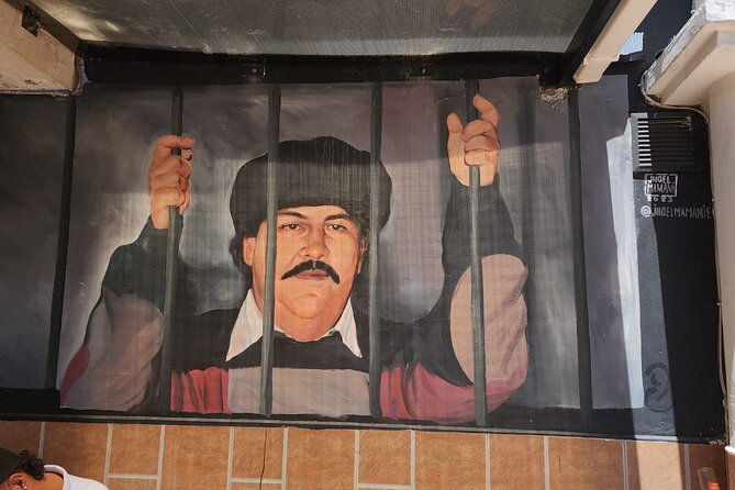 pablo-escobar-shared-tour-in-medellin-economic-and-historical