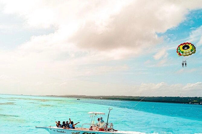 parasailing-on-the-sea-of-7-colors-of-san-andres