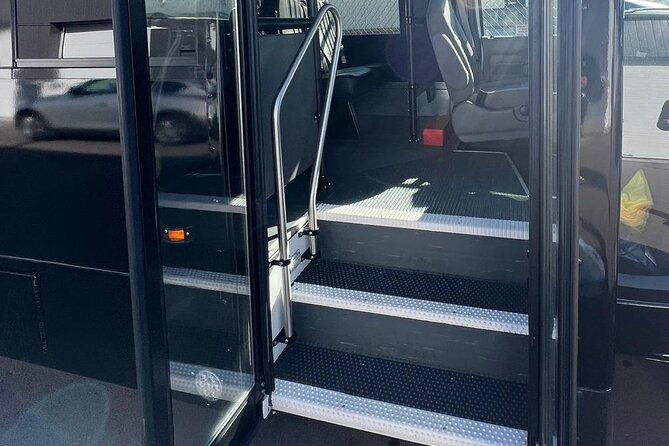pearson-airport-to-niagara-and-vice-versa-24-passengers-minibus