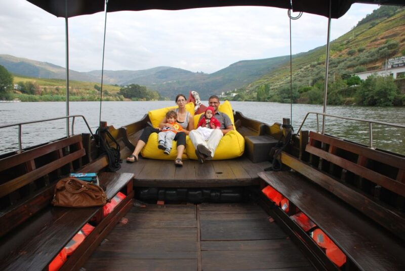 pinhao-private-rabelo-boat-tour-along-the-river-douro