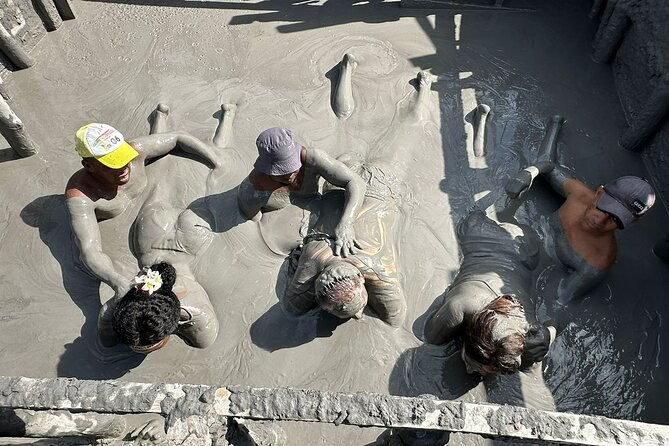 play-in-the-mud-of-the-totumo-volcano-and-try-a-typical-lunch
