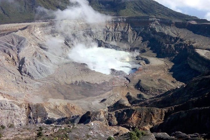 poas-volcano-rain-forest-day-tour