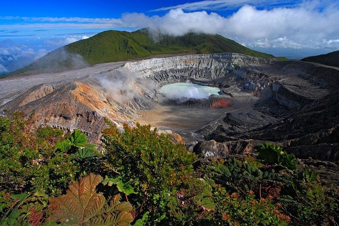 poas-volcano-sarchi-oxcarts-private-tour-from-san-jose
