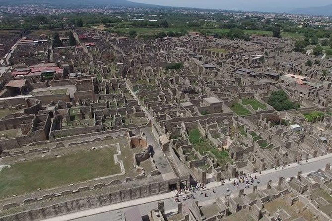 pompeii-ruins-visit-for-3-hours-round-trip-included