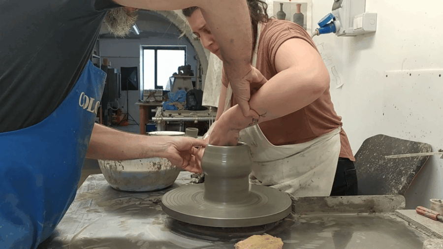 pottery-wheel-workshop-in-mugello-tuscany