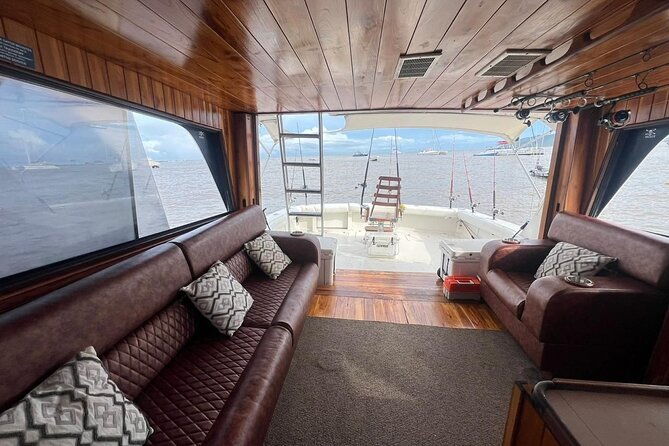 private-38ft-fishing-charter-in-tamarindo-with-food-and-drinks