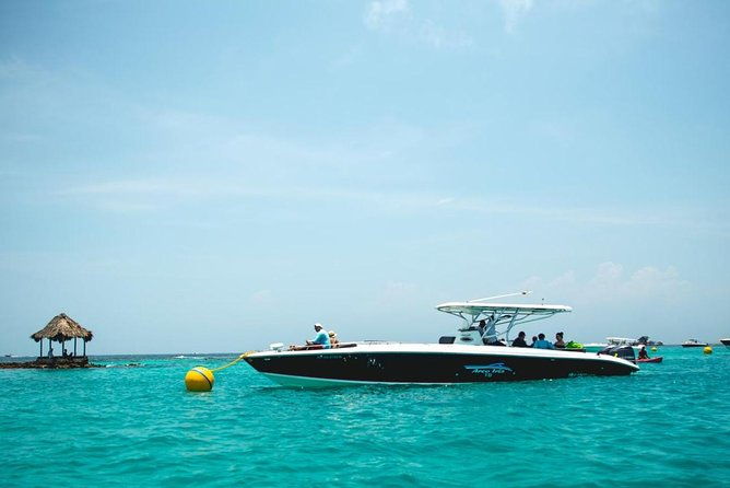 private-boat-rental-20-people-all-day-in-cartagena