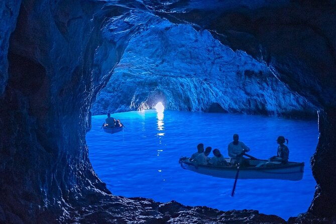 private-boat-tour-of-capri-and-the-blue-grotto-in-one-day