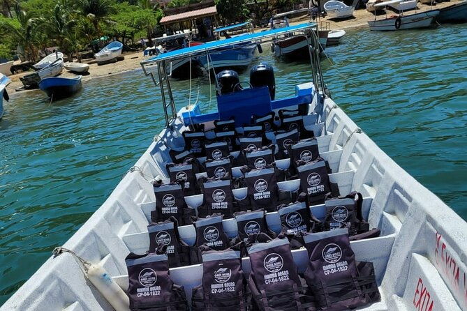 private-boat-tour-through-tayrona-park