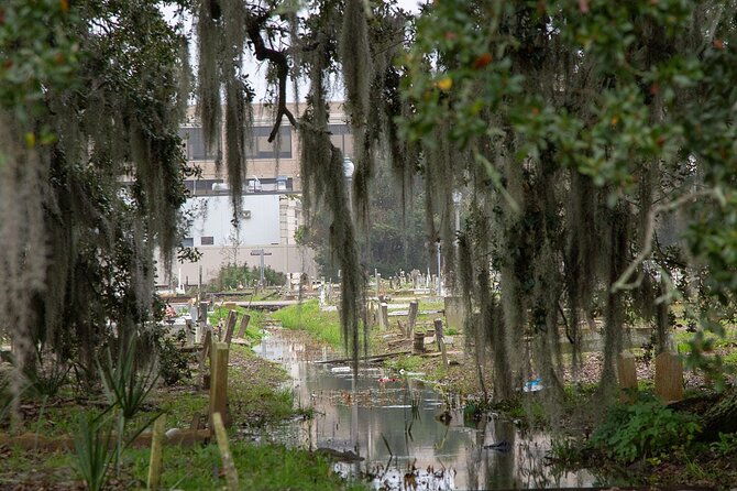 private-darkside-of-new-orleans-tour-spirits-vampire-and-voodoo