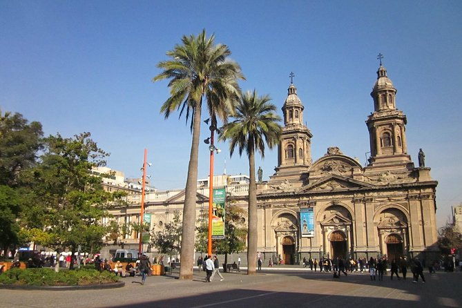 private-full-day-city-tour-of-santiago-with-wine-experience