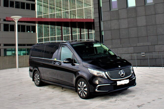 private-keflavik-airport-round-trip-transfer