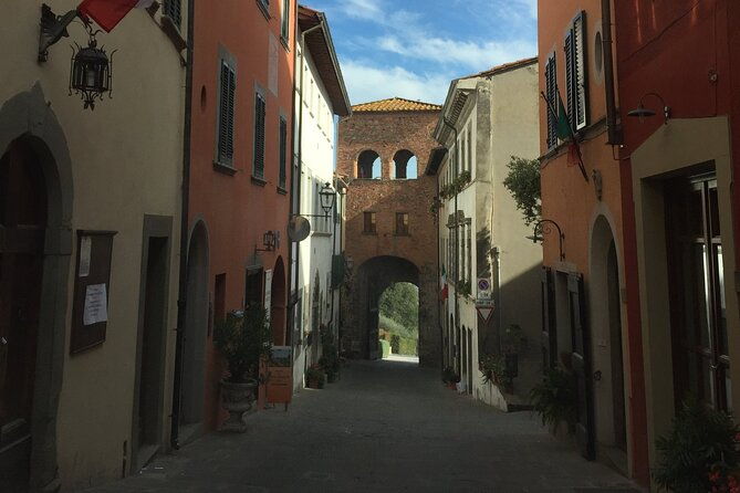 private-lucca-wine-tour-2-wineries-with-lunch