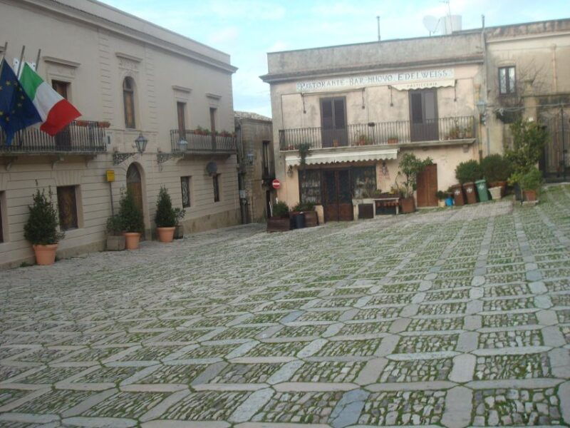private-monreale-cathedral-and-cloister-ceramic-lab-tour