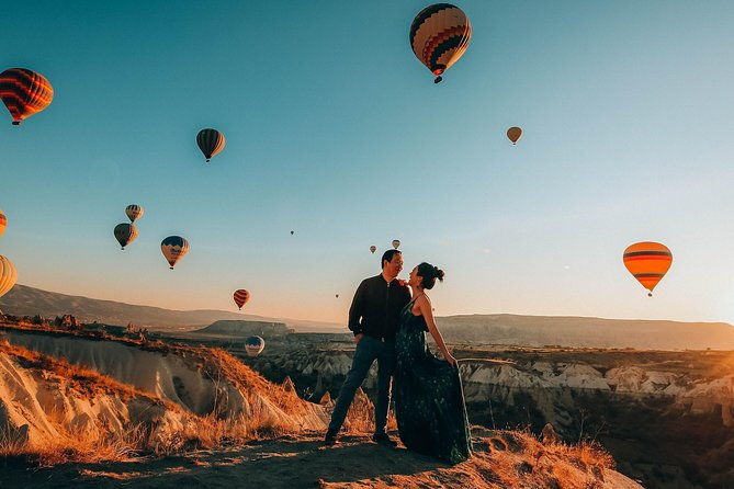 private-photo-shoot-with-flying-dress-in-cappadocia