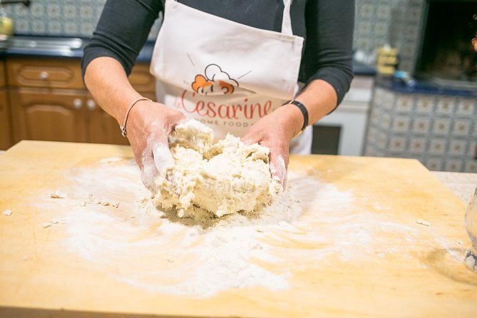 private-pizza-tiramisu-class-at-cesarinas-home-with-tasting-in-bergamo