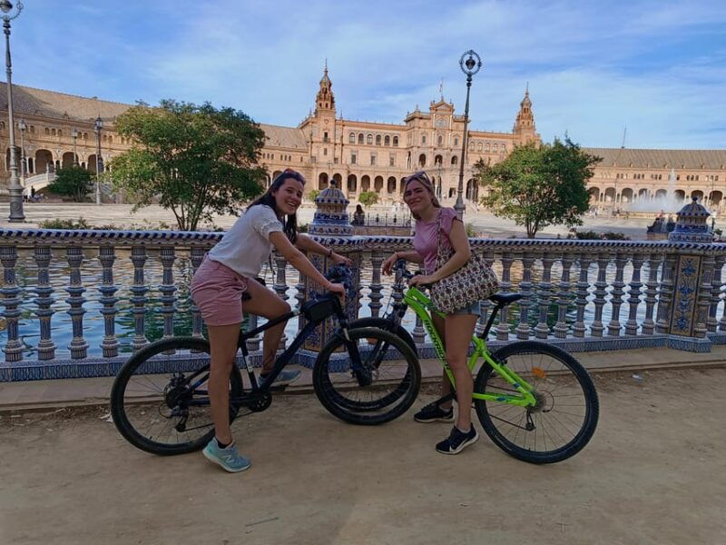 private-tour-by-bike-with-alcazar-guided-visit-without-ticket