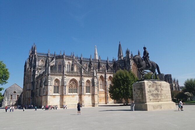 private-tour-from-lisbon-to-sintra-pena-palace-and-regaleira