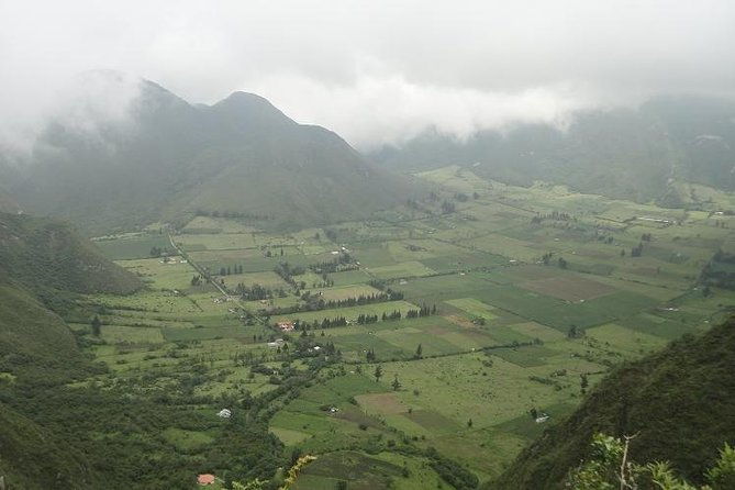 private-tour-middle-of-the-world-pululahua-crater-hike