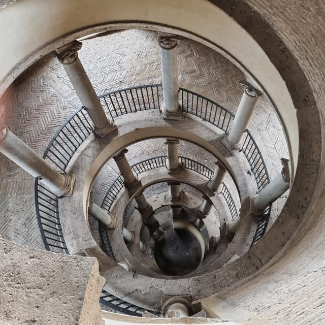 private-tour-of-vatican-museums-and-bramante-staircase
