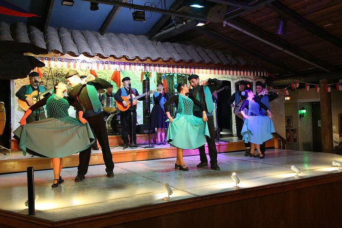 private-tour-santiago-at-night-with-dinner-and-show