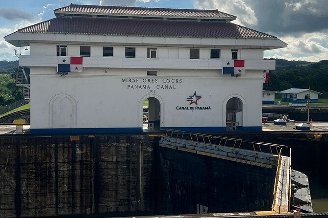 private-tour-to-panama-canal-locks-miraflores