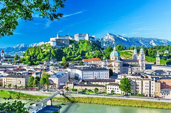 private-transfer-from-prague-to-salzburg-with-2h-of-sightseeing-local-driver