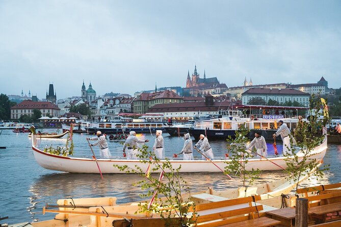 private-transfer-from-vilshofen-to-prague-with-stop-in-c-krumlov-or-hluboka