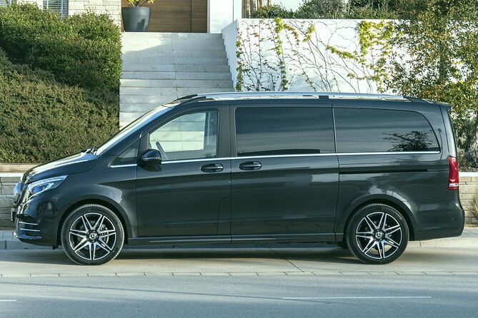 private-transfer-versailles-to-paris-airport-cdg-by-luxury-van