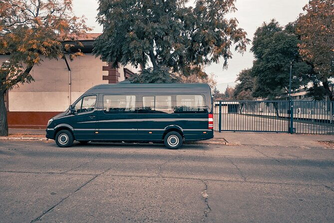 private-transportation-airport-to-santiago-for-large-groups