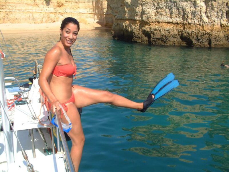 quarteira-benagil-cave-boat-trip-with-beach-bbq-and-kayak