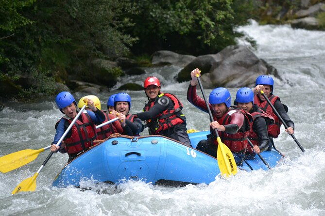rafting-at-the-foot-of-mont-blanc-in-chamonix