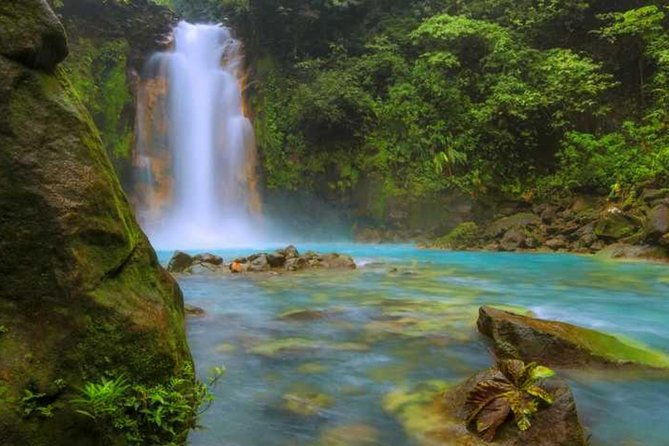 rio-celeste-and-tenorio-national-park-hike-lunch-from-la-fortuna