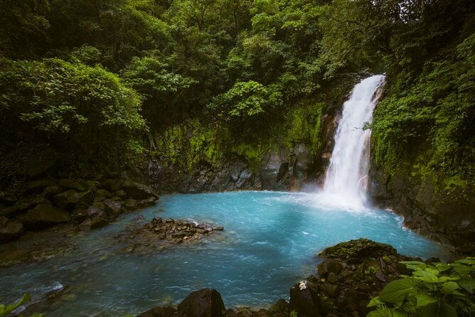 rio-celeste-national-park-hike