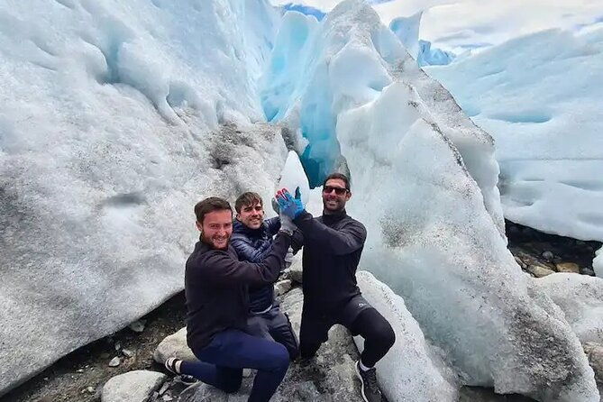 safari-azul-perito-moreno-boat-walking-tour-touch-the-ice