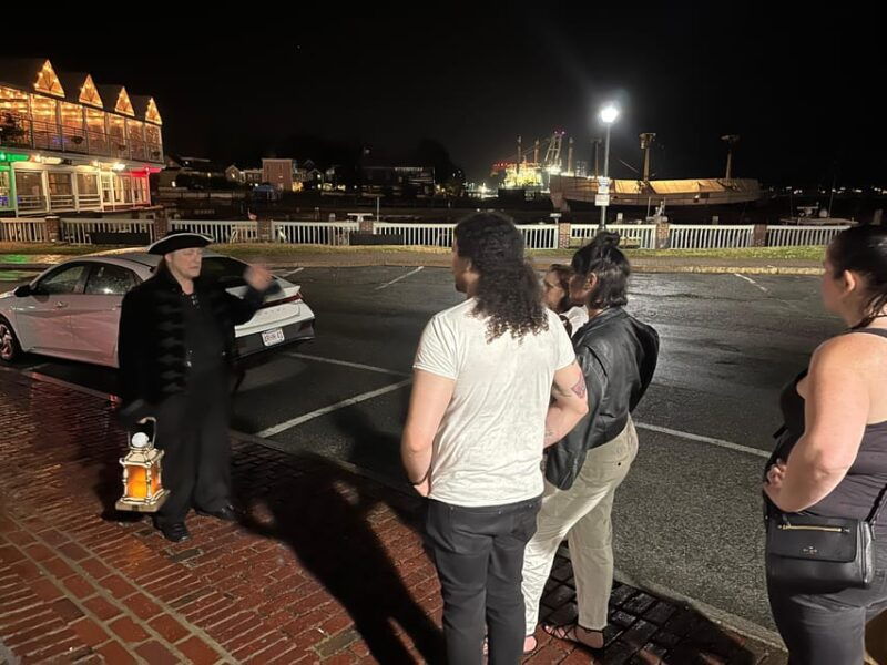 salem-vampires-and-ghosts-walking-tour-with-haunted-objects