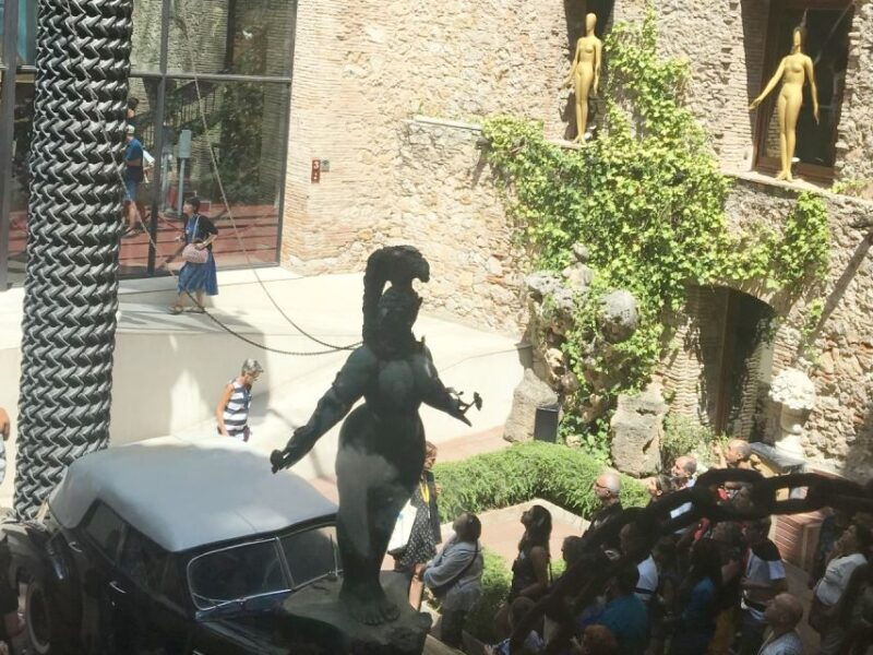 salvador-dali-theatre-museum-in-figueres-private-tour