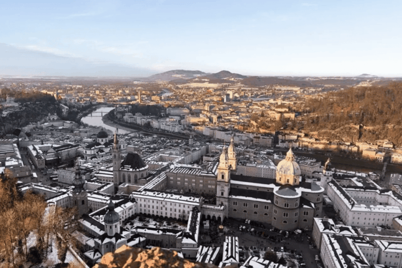 salzburg-christmas-market-and-city-highlights-evening-tour