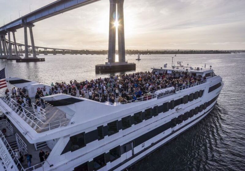 san-diego-christmas-day-buffet-brunch-or-dinner-cruise