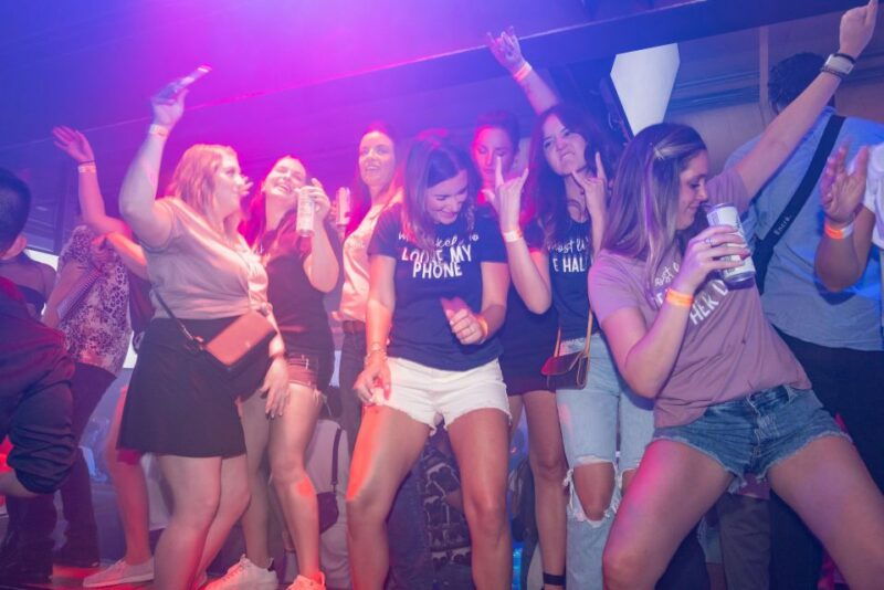 san-diego-drink-ride-sing-dance-bar-tour-4-bars
